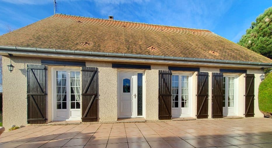 Maison plain pied avec sous-sol complet et combles aménageables à Gouvix — photo 1 sur 9